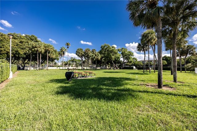 3301 NW 47th Ter 403, Lauderdale Lakes, FL 33319