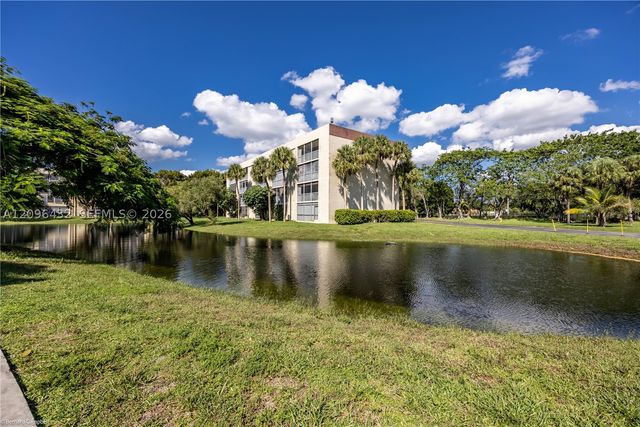 3301 NW 47th Ter 403, Lauderdale Lakes, FL 33319