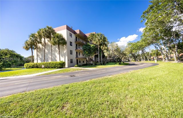 3301 NW 47th Ter 403, Lauderdale Lakes, FL 33319