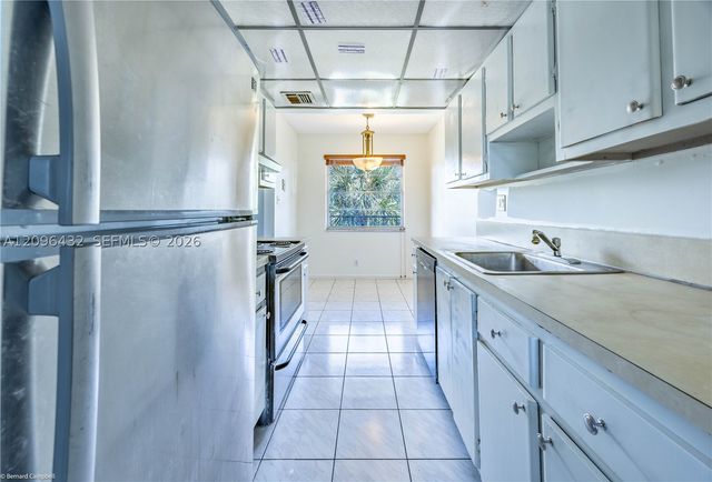 3301 NW 47th Ter 403, Lauderdale Lakes, FL 33319