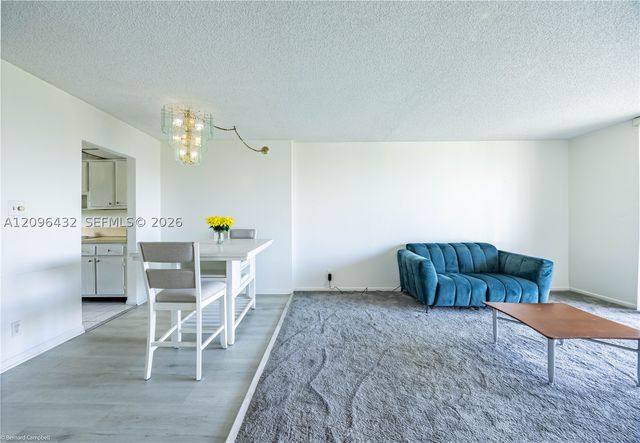 3301 NW 47th Ter 403, Lauderdale Lakes, FL 33319