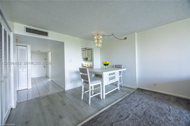 3301 NW 47th Ter 403, Lauderdale Lakes, FL 33319
