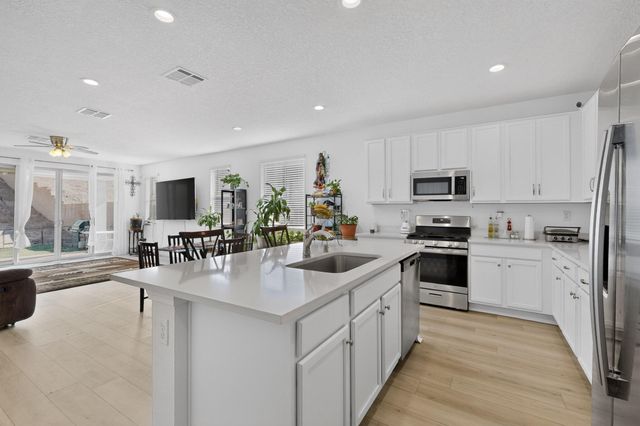 1445 Valle De Colores Street NW, Los Lunas, NM 87031