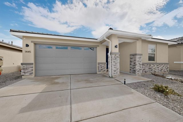 1445 Valle De Colores Street NW, Los Lunas, NM 87031