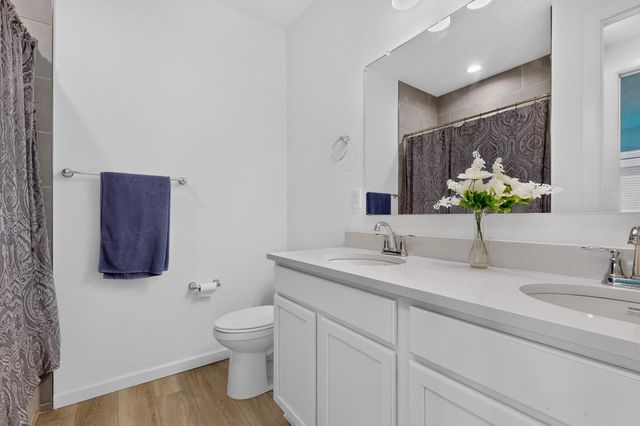 1445 Valle De Colores Street NW, Los Lunas, NM 87031