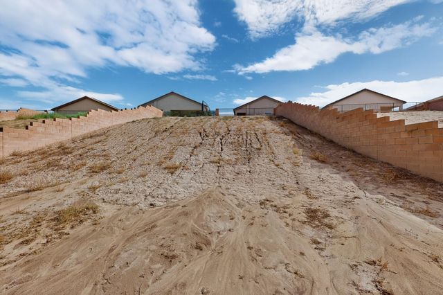 1445 Valle De Colores Street NW, Los Lunas, NM 87031