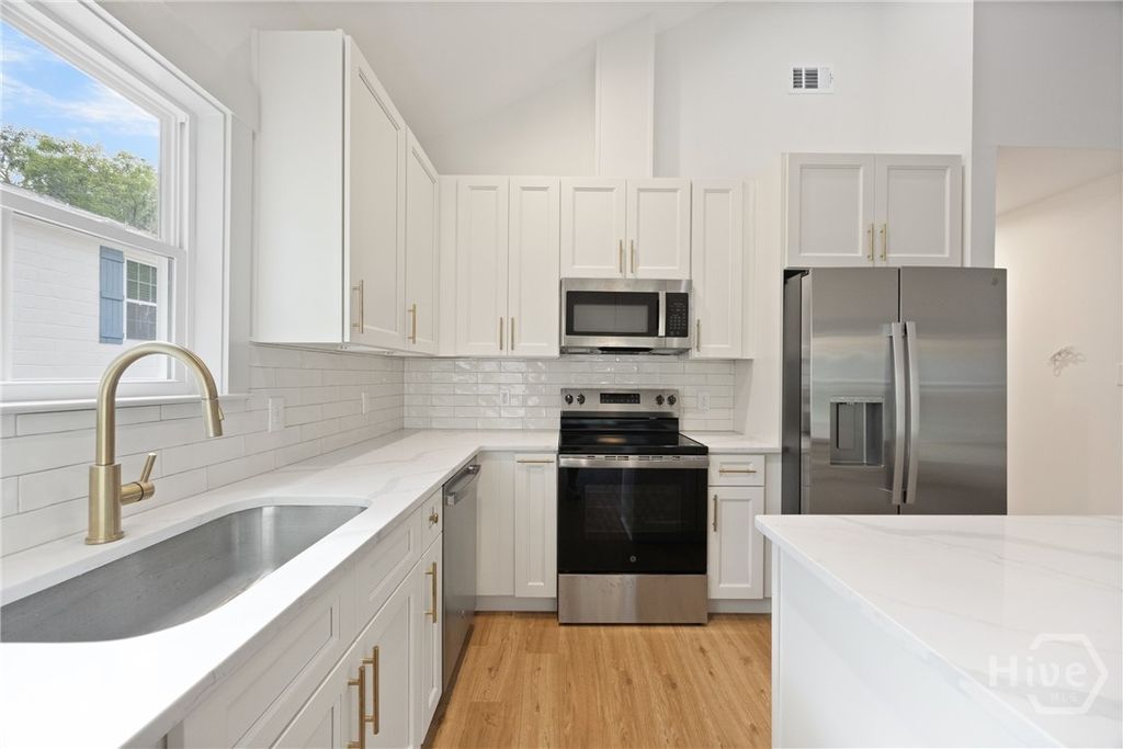 Image 17 of property listing at 1916 Delaware Street, Savannah, GA 31404