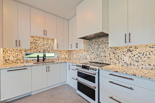 322 80TH AVENUE NE, St Petersburg, FL 33702