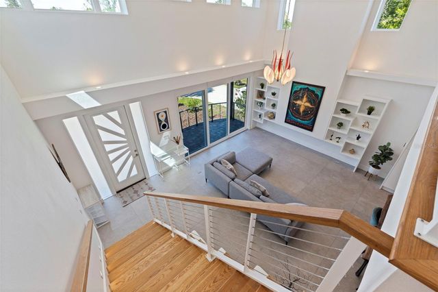 322 80TH AVENUE NE, St Petersburg, FL 33702