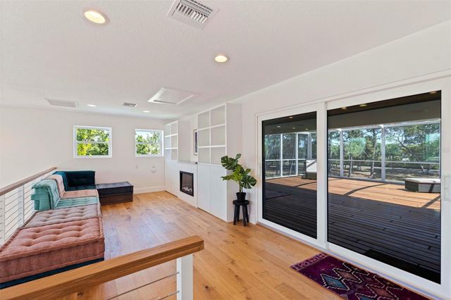 322 80TH AVENUE NE, St Petersburg, FL 33702