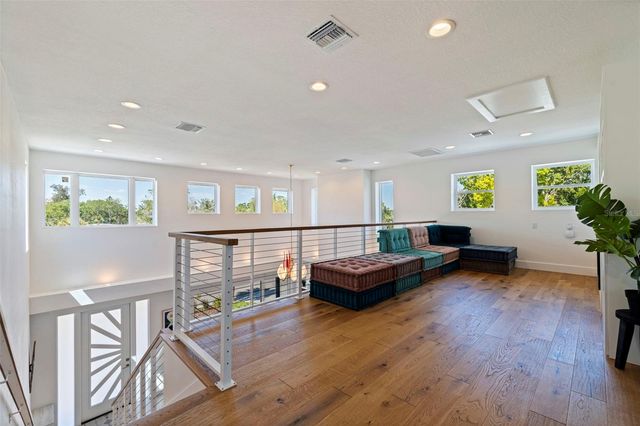 322 80TH AVENUE NE, St Petersburg, FL 33702