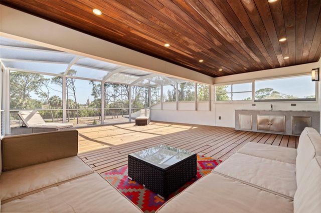 322 80TH AVENUE NE, St Petersburg, FL 33702