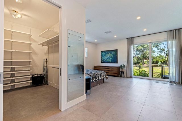 322 80TH AVENUE NE, St Petersburg, FL 33702