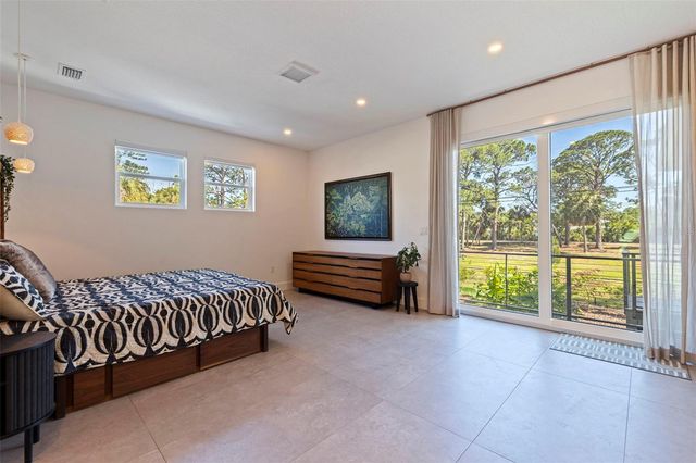 322 80TH AVENUE NE, St Petersburg, FL 33702