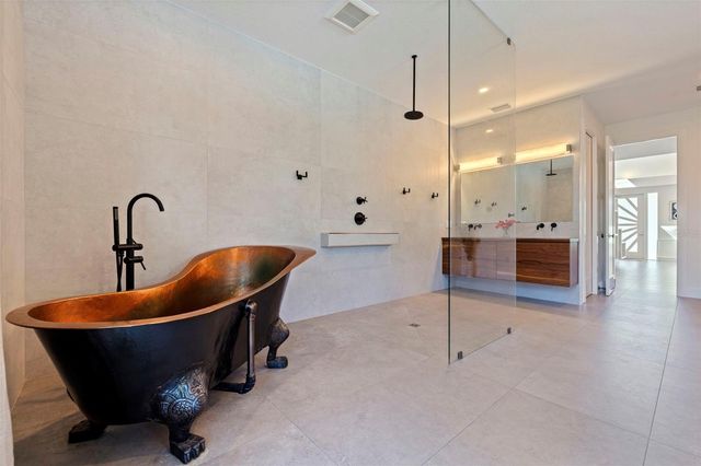 322 80TH AVENUE NE, St Petersburg, FL 33702