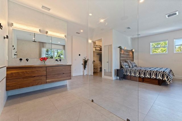 322 80TH AVENUE NE, St Petersburg, FL 33702