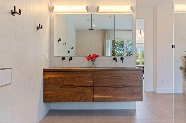 322 80TH AVENUE NE, St Petersburg, FL 33702