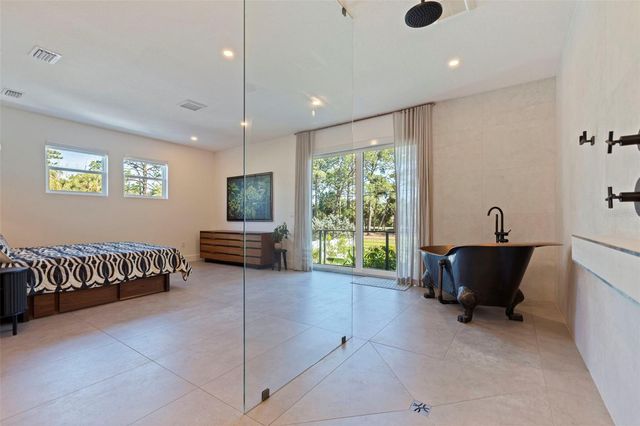 322 80TH AVENUE NE, St Petersburg, FL 33702