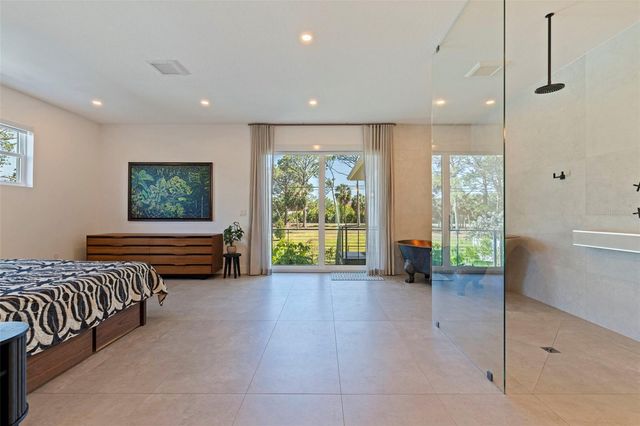 322 80TH AVENUE NE, St Petersburg, FL 33702