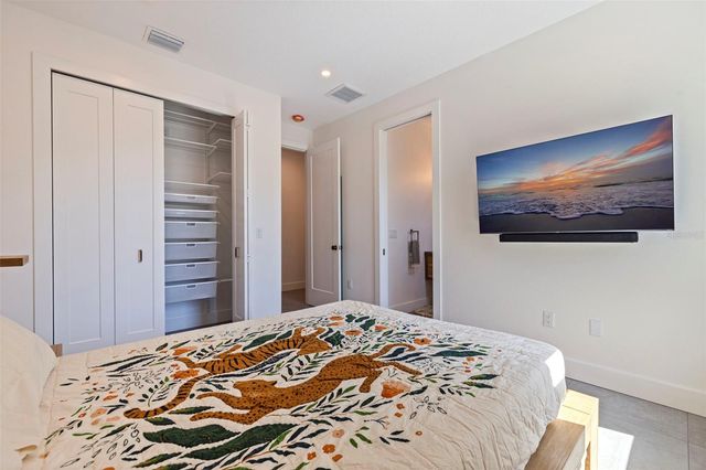 322 80TH AVENUE NE, St Petersburg, FL 33702