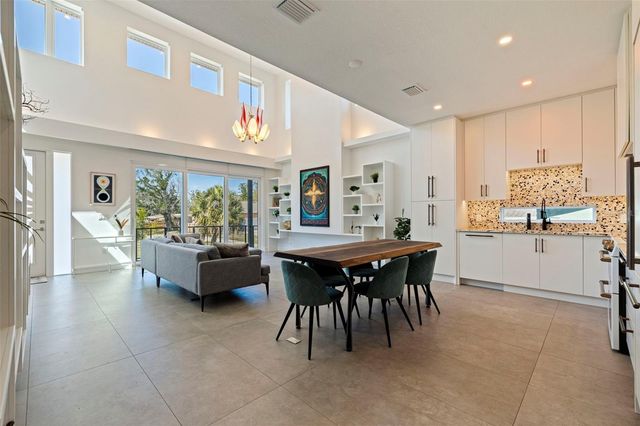 322 80TH AVENUE NE, St Petersburg, FL 33702