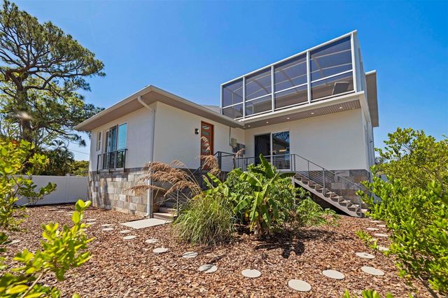 322 80TH AVENUE NE, St Petersburg, FL 33702