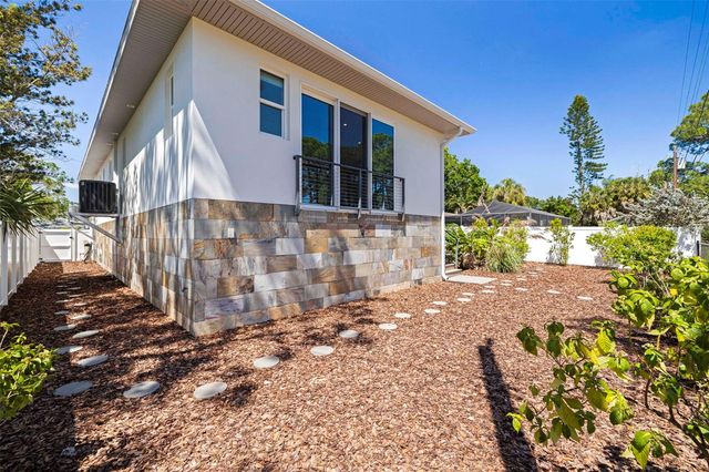 322 80TH AVENUE NE, St Petersburg, FL 33702