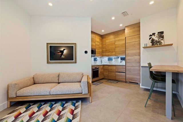 322 80TH AVENUE NE, St Petersburg, FL 33702