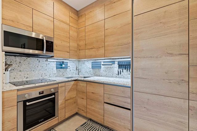 322 80TH AVENUE NE, St Petersburg, FL 33702