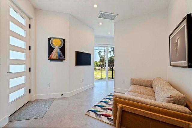 322 80TH AVENUE NE, St Petersburg, FL 33702