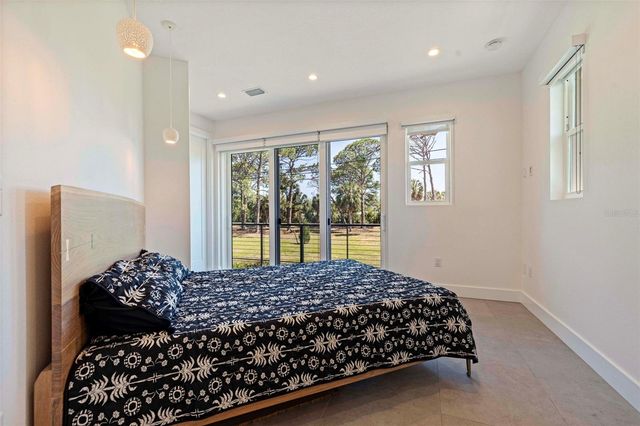 322 80TH AVENUE NE, St Petersburg, FL 33702