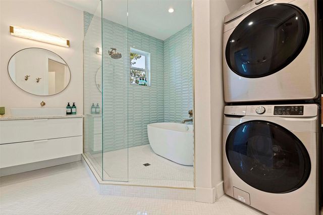 322 80TH AVENUE NE, St Petersburg, FL 33702