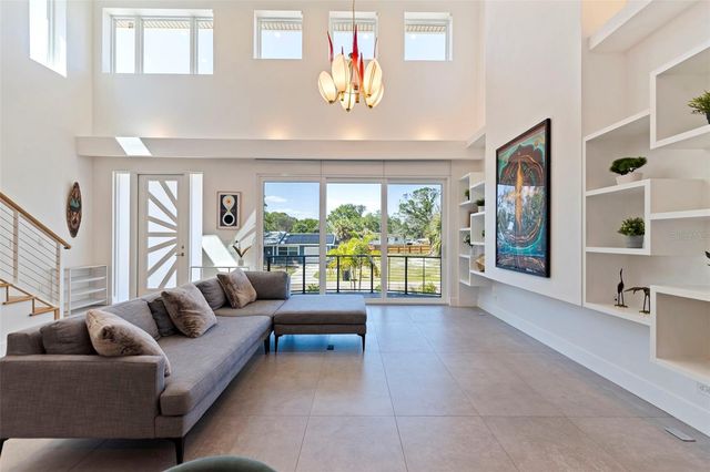 322 80TH AVENUE NE, St Petersburg, FL 33702