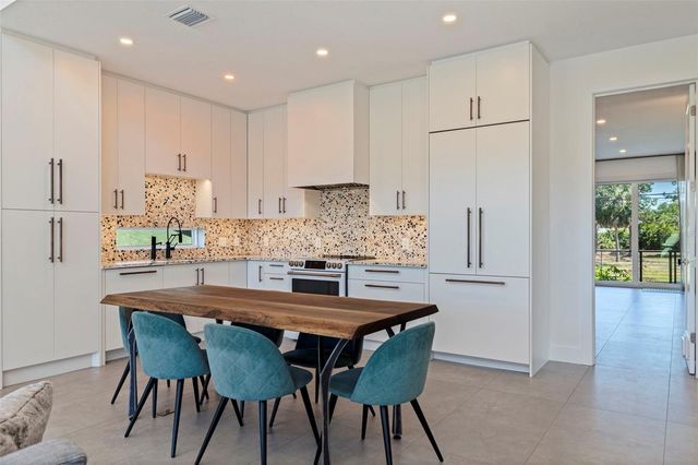 322 80TH AVENUE NE, St Petersburg, FL 33702