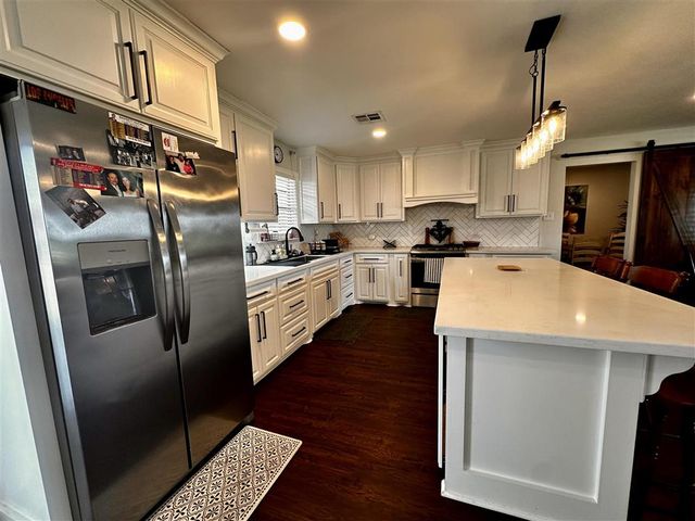 209 W Lee, Sulphur, LA 70663