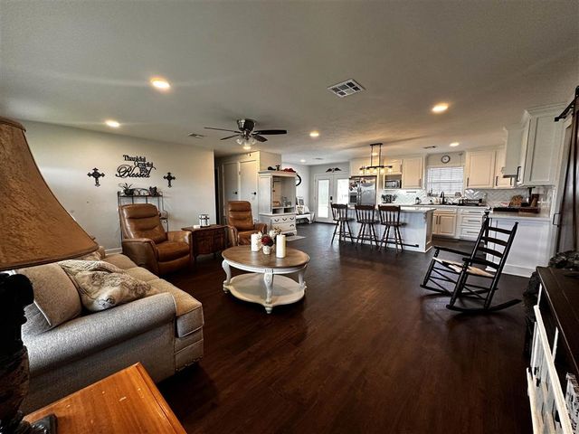 209 W Lee, Sulphur, LA 70663