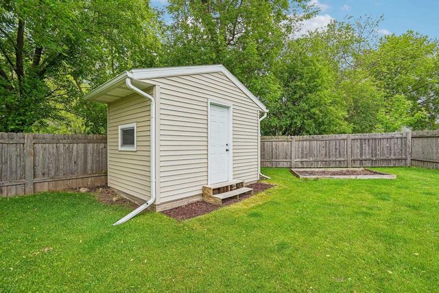 7526 Crawling Stone Road, Madison, WI 53719
