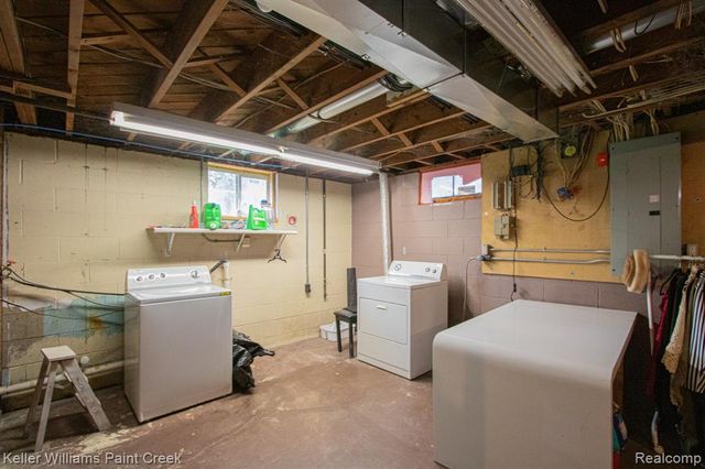 2334 S Term Street, Burton, MI 48519