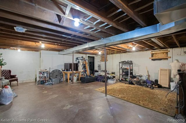 2334 S Term Street, Burton, MI 48519