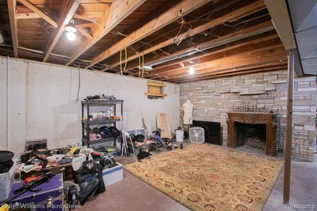 2334 S Term Street, Burton, MI 48519