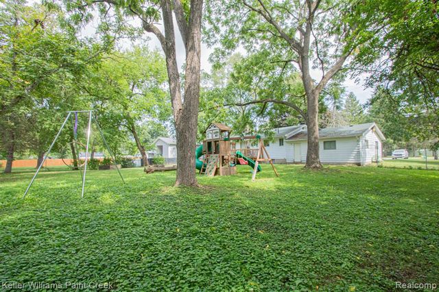 2334 S Term Street, Burton, MI 48519