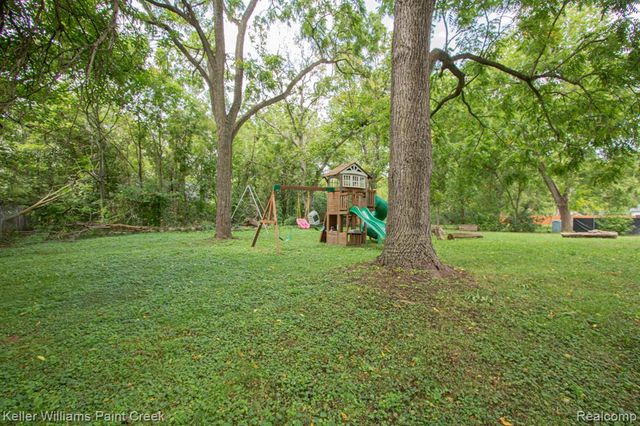 2334 S Term Street, Burton, MI 48519