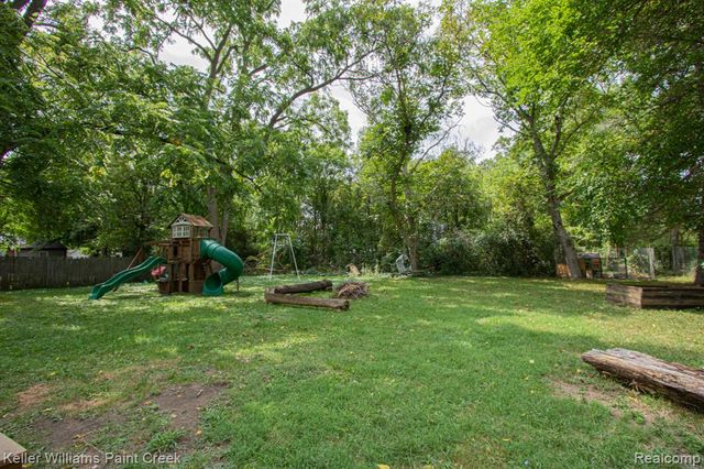 2334 S Term Street, Burton, MI 48519