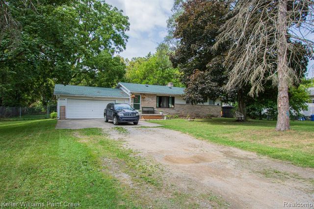 2334 S Term Street, Burton, MI 48519