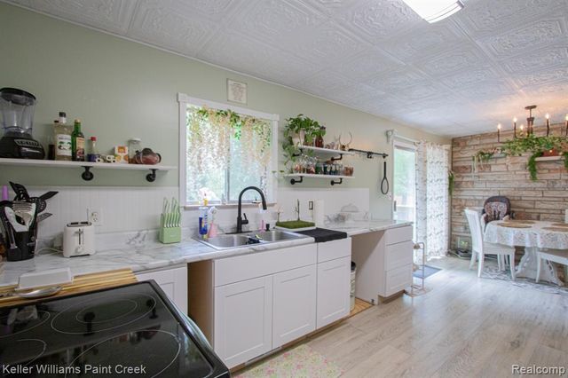 2334 S Term Street, Burton, MI 48519