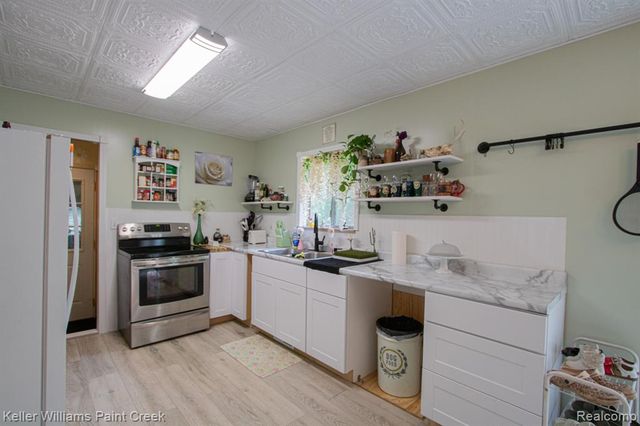 2334 S Term Street, Burton, MI 48519