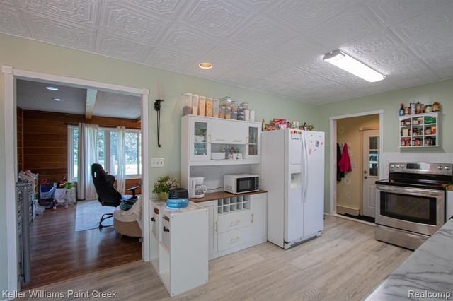 2334 S Term Street, Burton, MI 48519