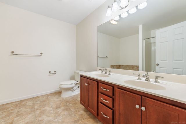 38 Brighton Park Way 38, Bloomfield, CT 06002