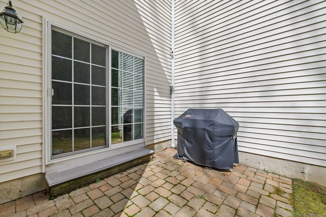 38 Brighton Park Way 38, Bloomfield, CT 06002