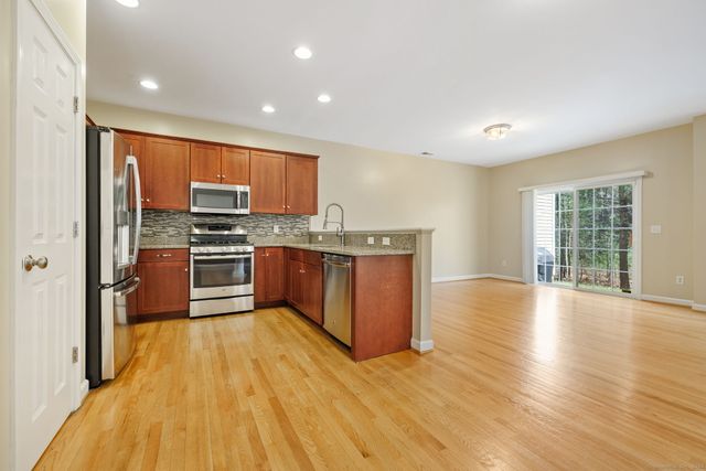 38 Brighton Park Way 38, Bloomfield, CT 06002